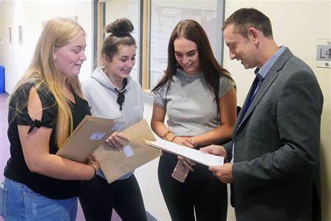 Alevel成績(jī)重新評(píng)定，IB學(xué)生斥不公！